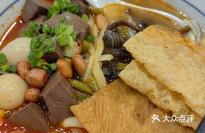 Hot Pot Duck Blood and Snail Rice Noodles