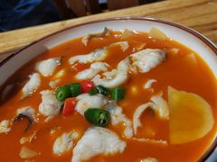 思茅酸汤鱼片-老滇山寨•云南特色菜•地方菜•民族风情歌舞表演(金碧店)