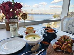 -圣彼得堡观江俄餐厅(中央大街黑金冠店)