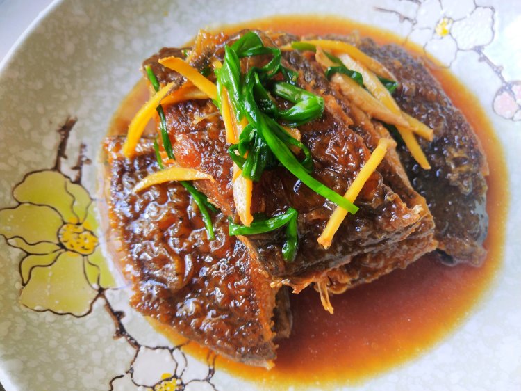 酱烧鱼块!新鲜的鱼,一会功夫就成盘中美餐.