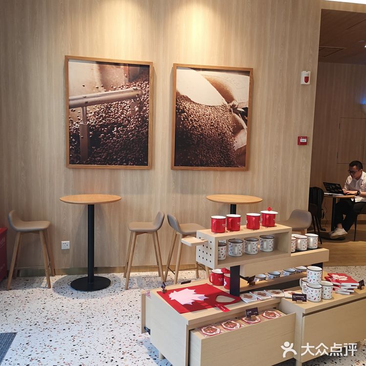 月亮🌙弯弯，绵绵绵绵缠缠。咖啡分你一半