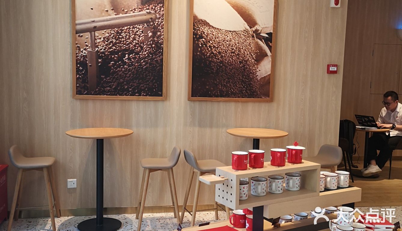 月亮🌙弯弯，绵绵绵绵缠缠。咖啡分你一半