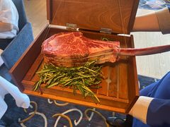 和牛带骨肉眼排-AZUR聚(香格里拉饭店)