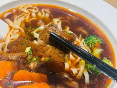 金牌半筋半肉面-康師傅私房牛肉面(浦机三店)