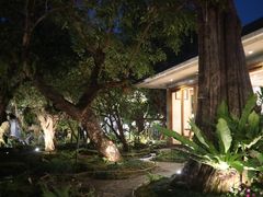 -Chom Cafe and Restaurant