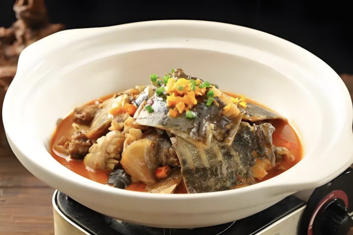 甲鱼炖汤,宛如一盅岁月凝练的精华.汤色温