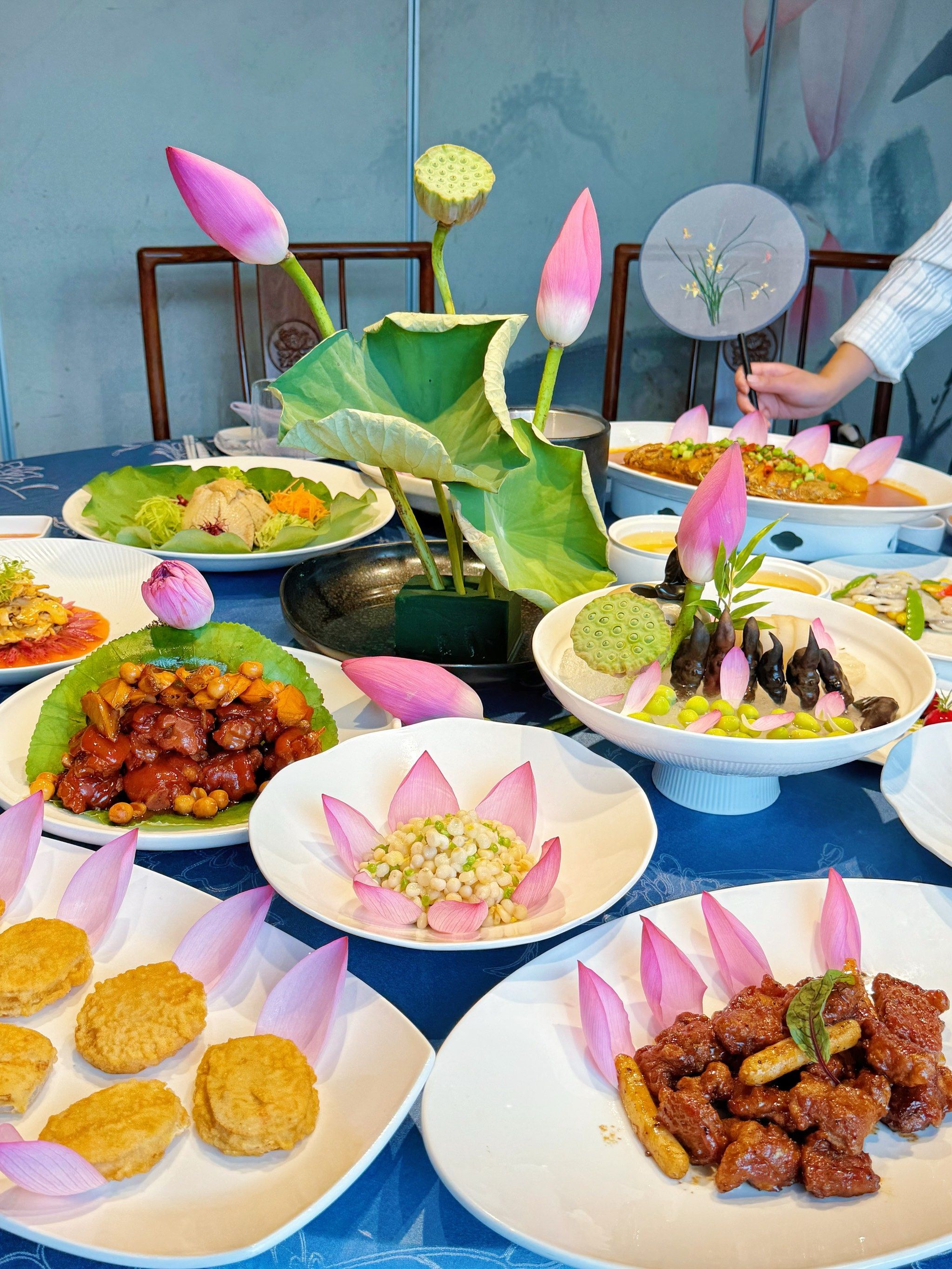 在上海,被这经典新中式荷花宴狠狠高级住了