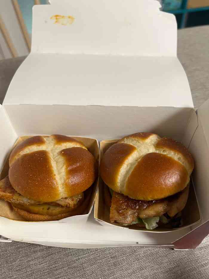 麦当劳(甘家口店)-"第一次给差评,甘家口大厦一层那个甜品店的.