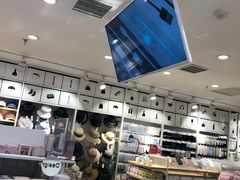 -名创优品(北京新中关购物中心地铁层店)