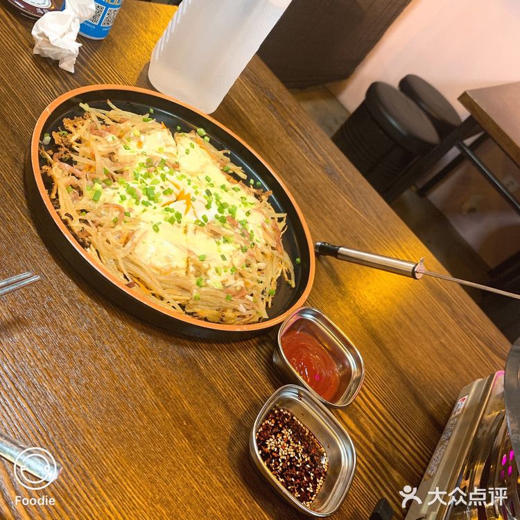 两个人吃的撑的走不动道了，安东炖鸡真的太好吃了！