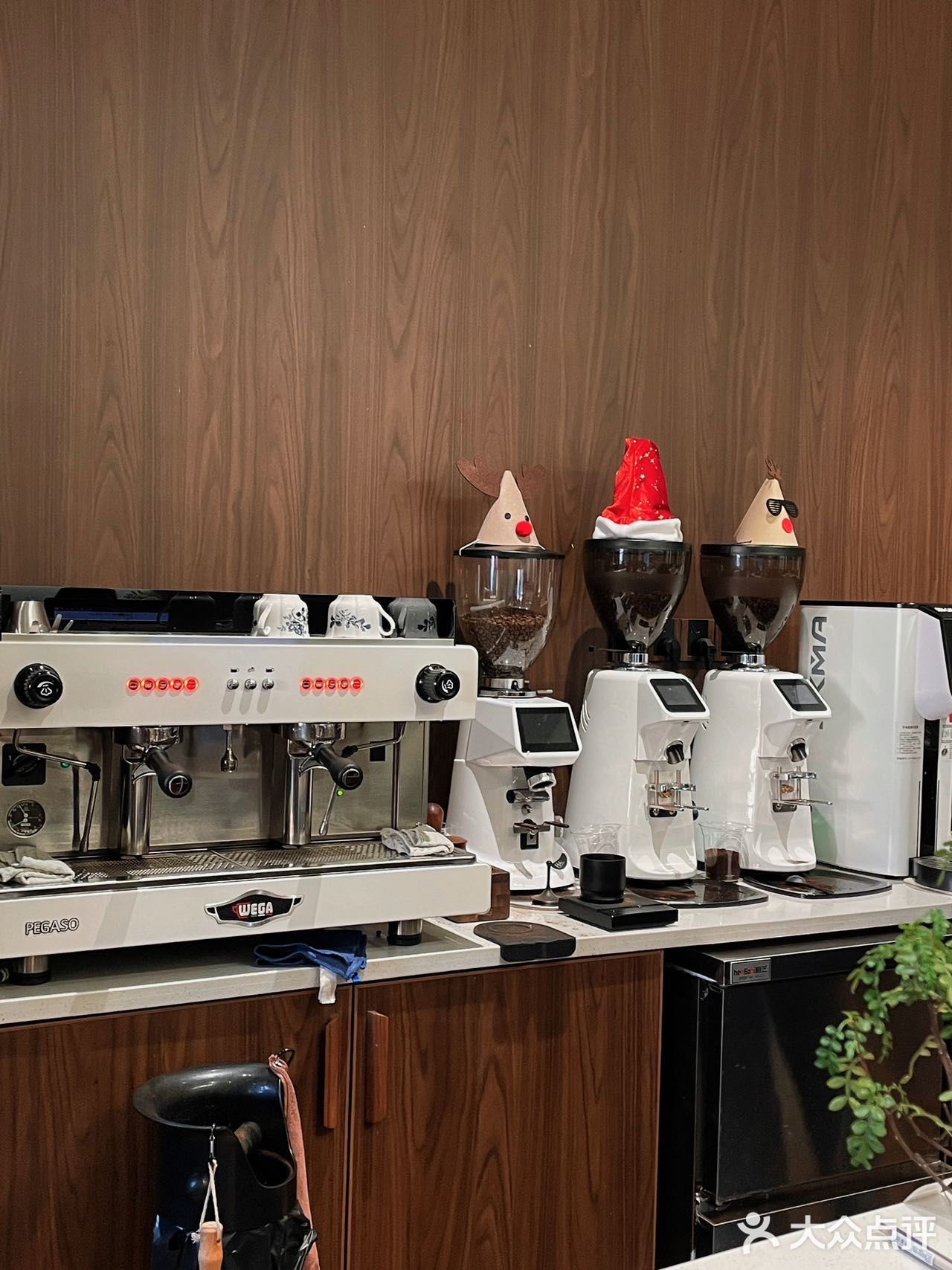 ❗️在社区里发现一间充满圣诞气息的咖啡店☕️