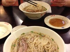 焖蹄面和烧鸭面-朱鸿兴面馆(镇湖店)