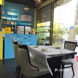 店面并不是很大,但还整洁干净