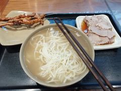 -亮亮面馆(经六路店)