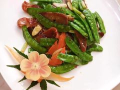 腊味荷兰豆-有米猪港式餐厅