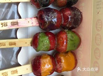 来王府井逛街必买的夹心冰糖葫芦！