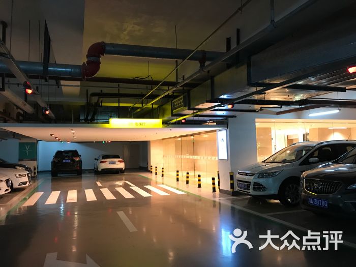 龙湖金楠天街地下停车场图片 第1张