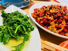 清炒豌豆尖-渝信川菜 · 川味家常菜(财富购物中心店)