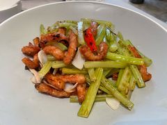 莲芹炒蒜香肉-谷语中餐厅
