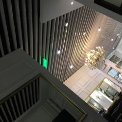 -变画·发型STUDIO