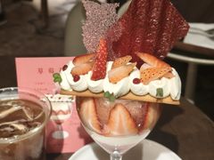 草莓芭菲-Ten Olives甜点