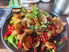 -曼听小寨海鲜烧烤·大连辣炒大王(盖州街店)