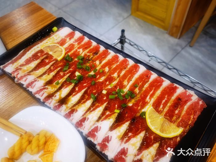 小米烤肉·和牛原切-创意韩料(东关店)柠檬香草黑椒牛五花图片