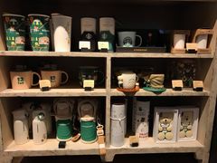 零售区-星巴克臻选(广州沙面店)