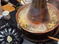 -果松木炭酸菜铜火锅·外婆参鸡汤