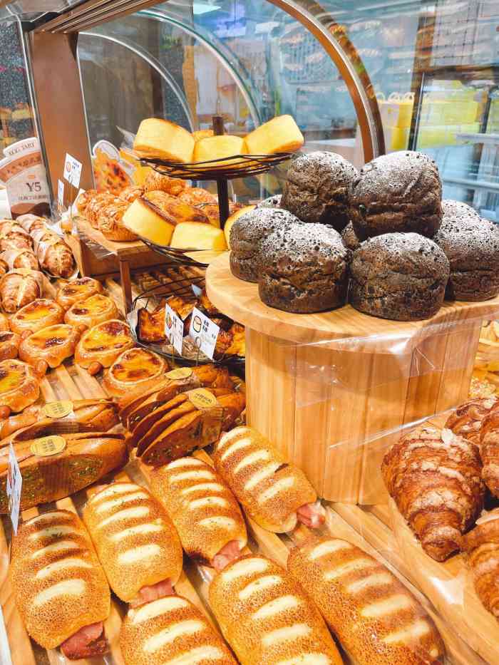 日式蛋糕卷」看着好看就买了一个,不知道好不好吃♀「白吐司」一包6片