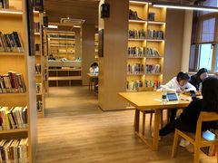 -漕河泾街道图书馆(漕河泾社区文化活动中心店)