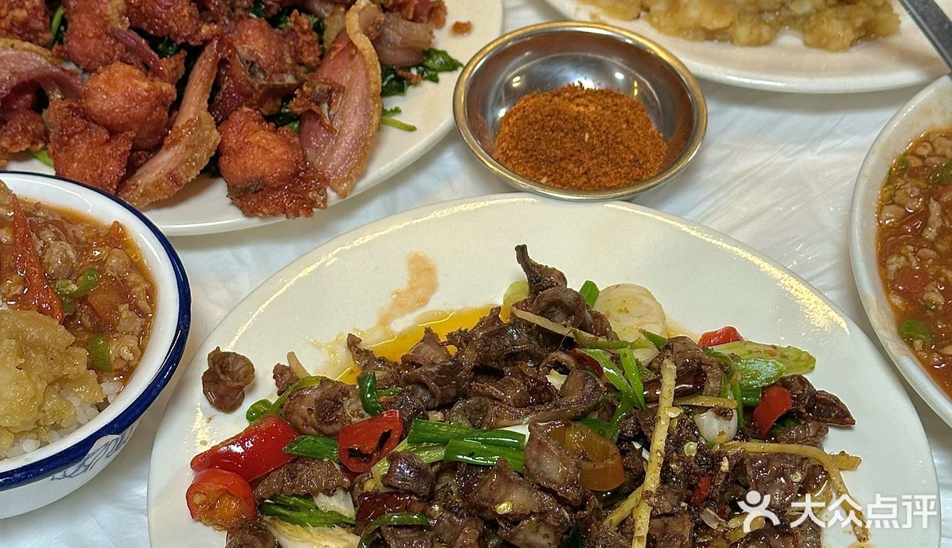 丽江土著带路！这家饭店让我连干三碗饭！