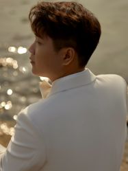 -至臻微拉婚纱摄影