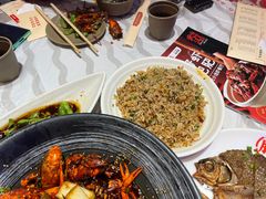 -肥肥虾庄·金牌油焖大虾(首义路店)
