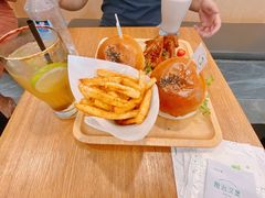 -龙治汉堡(中华城店)