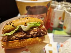 肉酱安格斯厚牛堡-麦当劳(东方时代广场分店)
