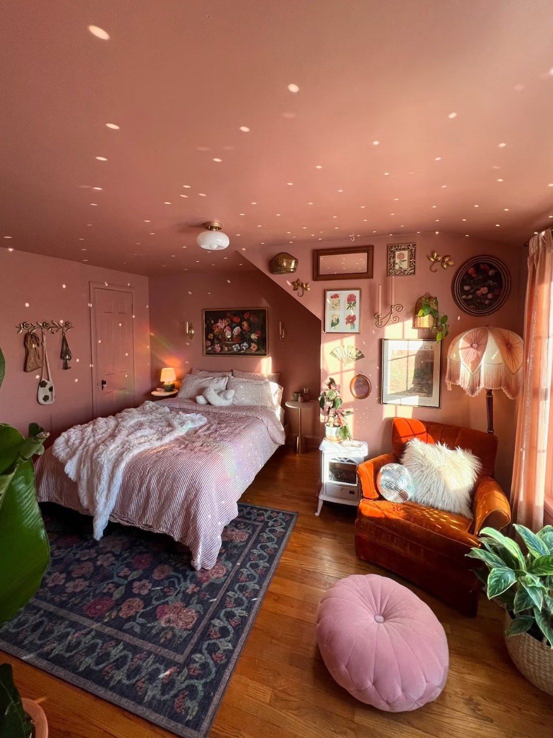 梦幻浪漫的粉色小卧室