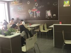 大堂-华莱士·全鸡汉堡(湛江新华店)
