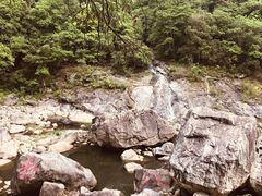-燕子河大峡谷天坑仙境