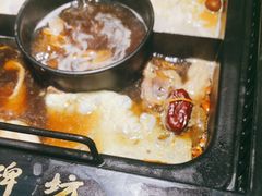 -老牌坊云南鱼豆花火锅(哈西万达店)