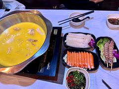 -鲜入围煮花胶鸡海鲜火锅
