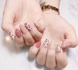 -Pink You美甲美睫纹绣定制中心