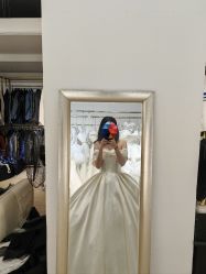 -月月婚纱礼服仓储店(王府井店)