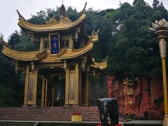 -峨眉山报国寺