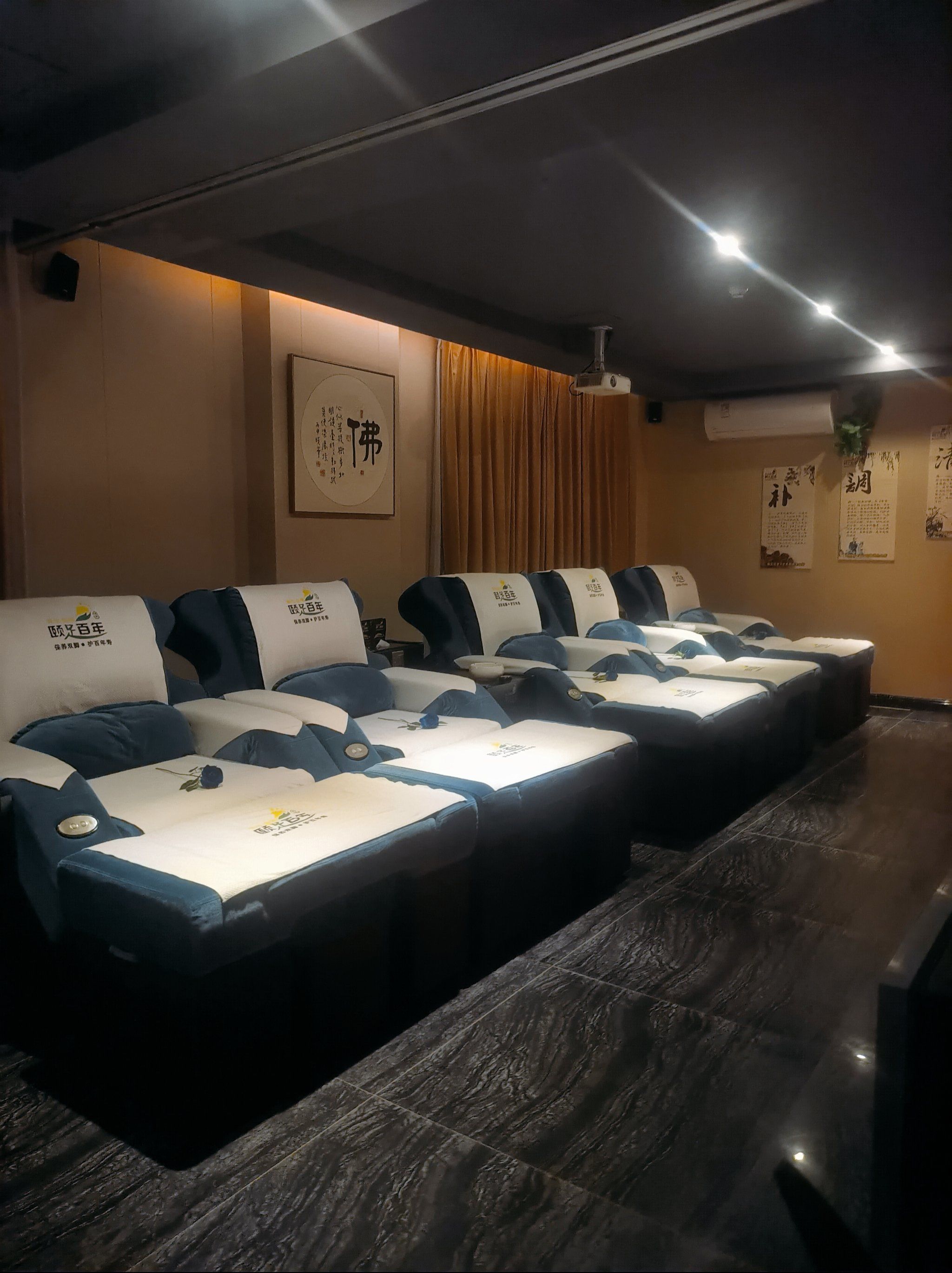 可以五个人一起的足疗店你见过吗