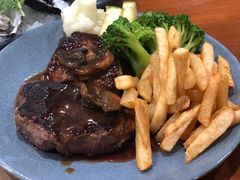 肉眼牛排-12 Rocks Beach Bar Cafe