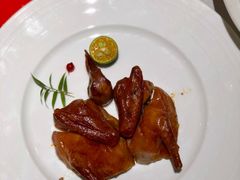 沙田玻璃乳鸽-馋遇江南·精致湖景雅宴(东方之门店)