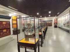 -毛泽东像章珍藏馆