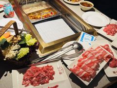 -芝小官毛肚火锅海鲜自助(苏州吴江区万宝店)