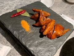 粤式脆皮乳鸽-悦秀·高级粤菜